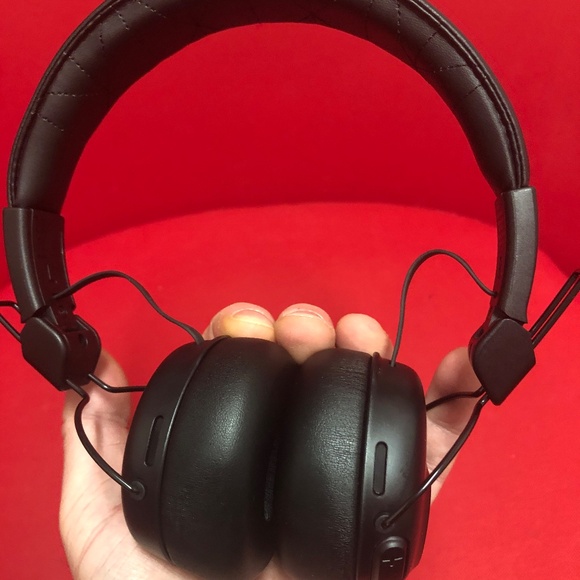 JLab Studio ANC On-Ear Wireless Headphones - Picture 4 of 7